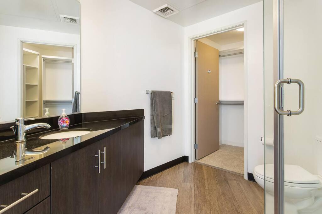 Apartament Lovely Upscale High Rise Private Parking & Pool Los Angeles Zewnętrze zdjęcie
