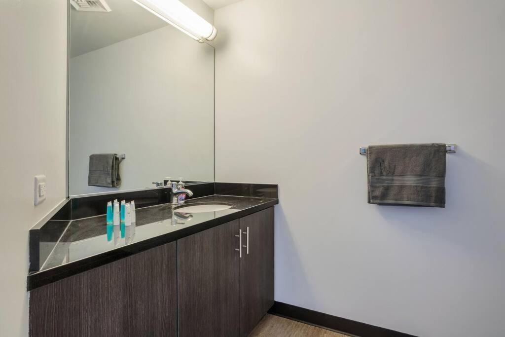 Apartament Lovely Upscale High Rise Private Parking & Pool Los Angeles Zewnętrze zdjęcie