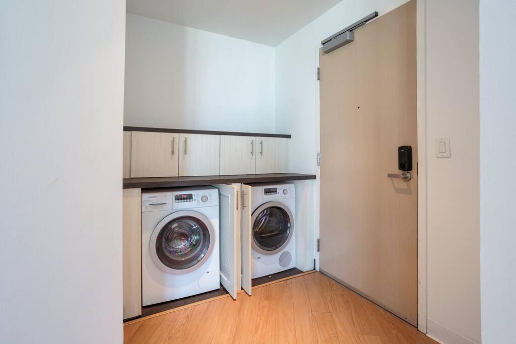 Apartament Lovely Upscale High Rise Private Parking & Pool Los Angeles Zewnętrze zdjęcie