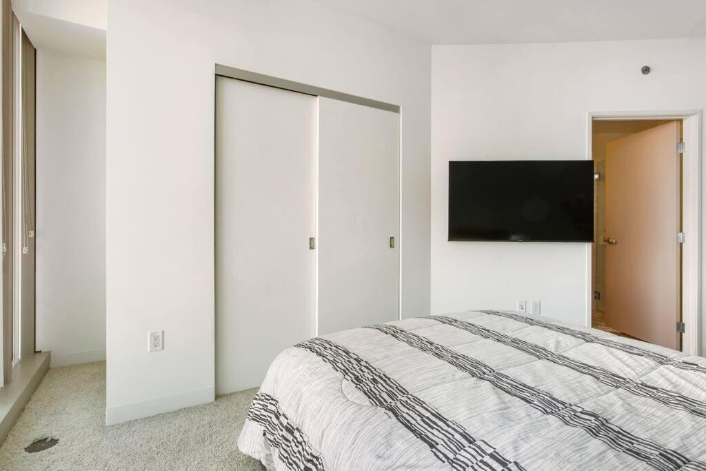 Apartament Lovely Upscale High Rise Private Parking & Pool Los Angeles Zewnętrze zdjęcie