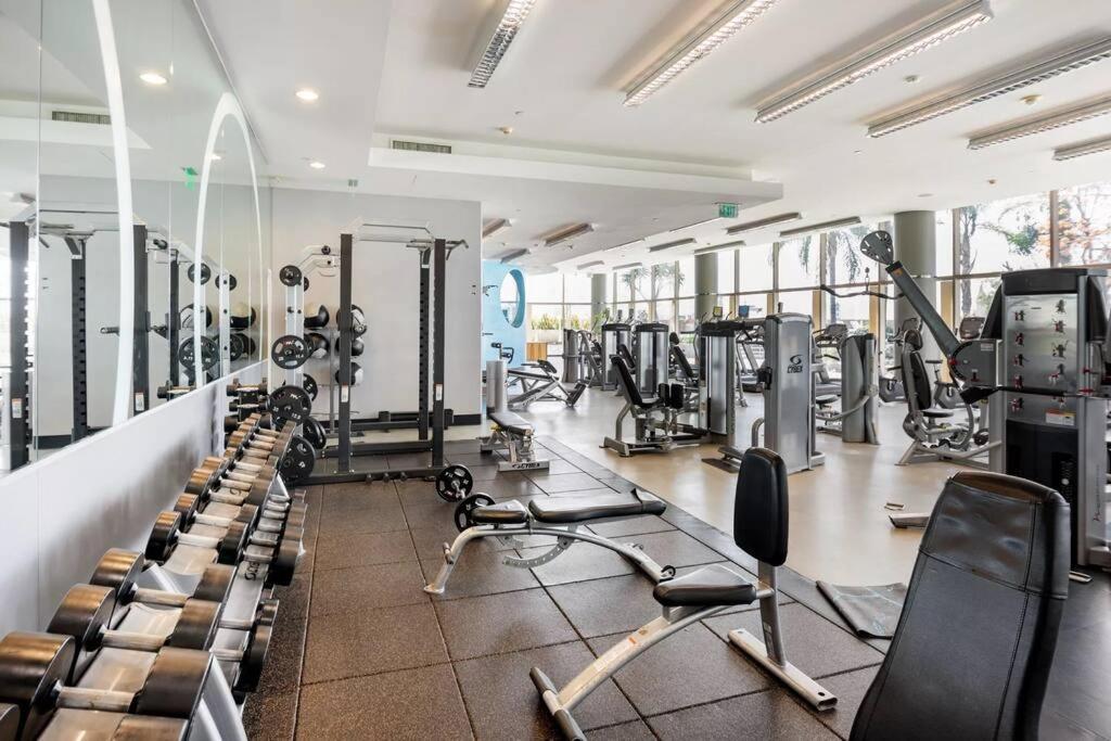 Apartament Lovely Upscale High Rise Private Parking & Pool Los Angeles Zewnętrze zdjęcie