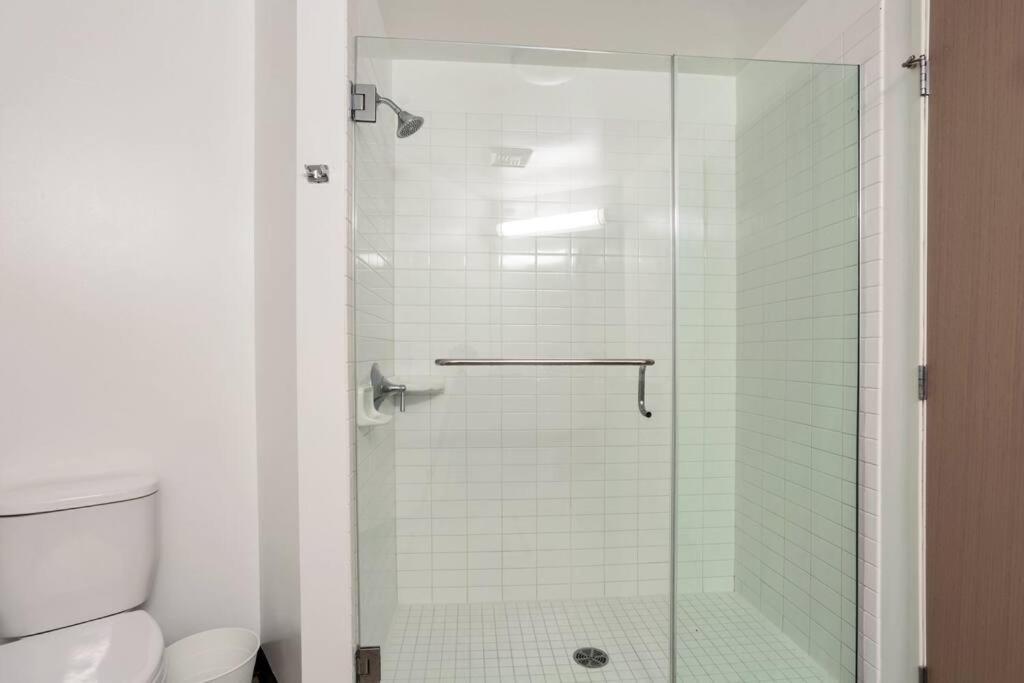 Apartament Lovely Upscale High Rise Private Parking & Pool Los Angeles Zewnętrze zdjęcie