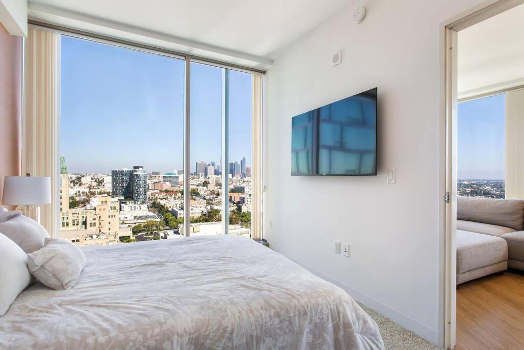 Apartament Lovely Upscale High Rise Private Parking & Pool Los Angeles Zewnętrze zdjęcie
