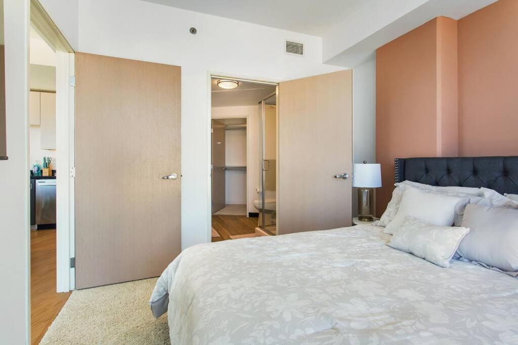 Apartament Lovely Upscale High Rise Private Parking & Pool Los Angeles Zewnętrze zdjęcie