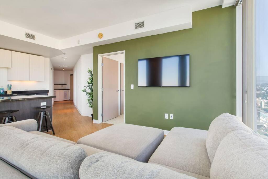 Apartament Lovely Upscale High Rise Private Parking & Pool Los Angeles Zewnętrze zdjęcie