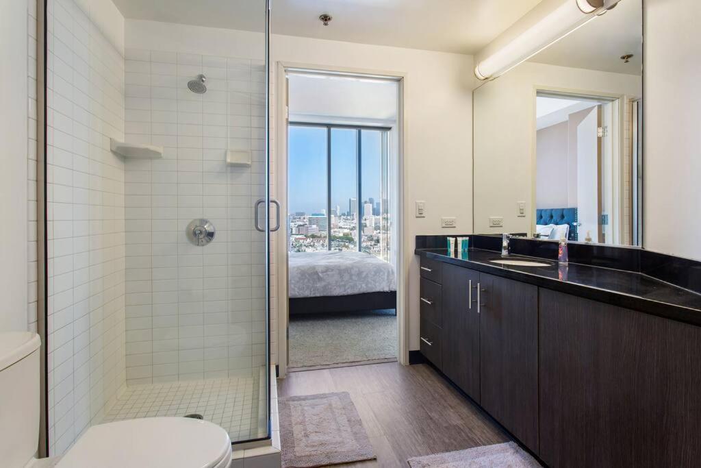 Apartament Lovely Upscale High Rise Private Parking & Pool Los Angeles Zewnętrze zdjęcie